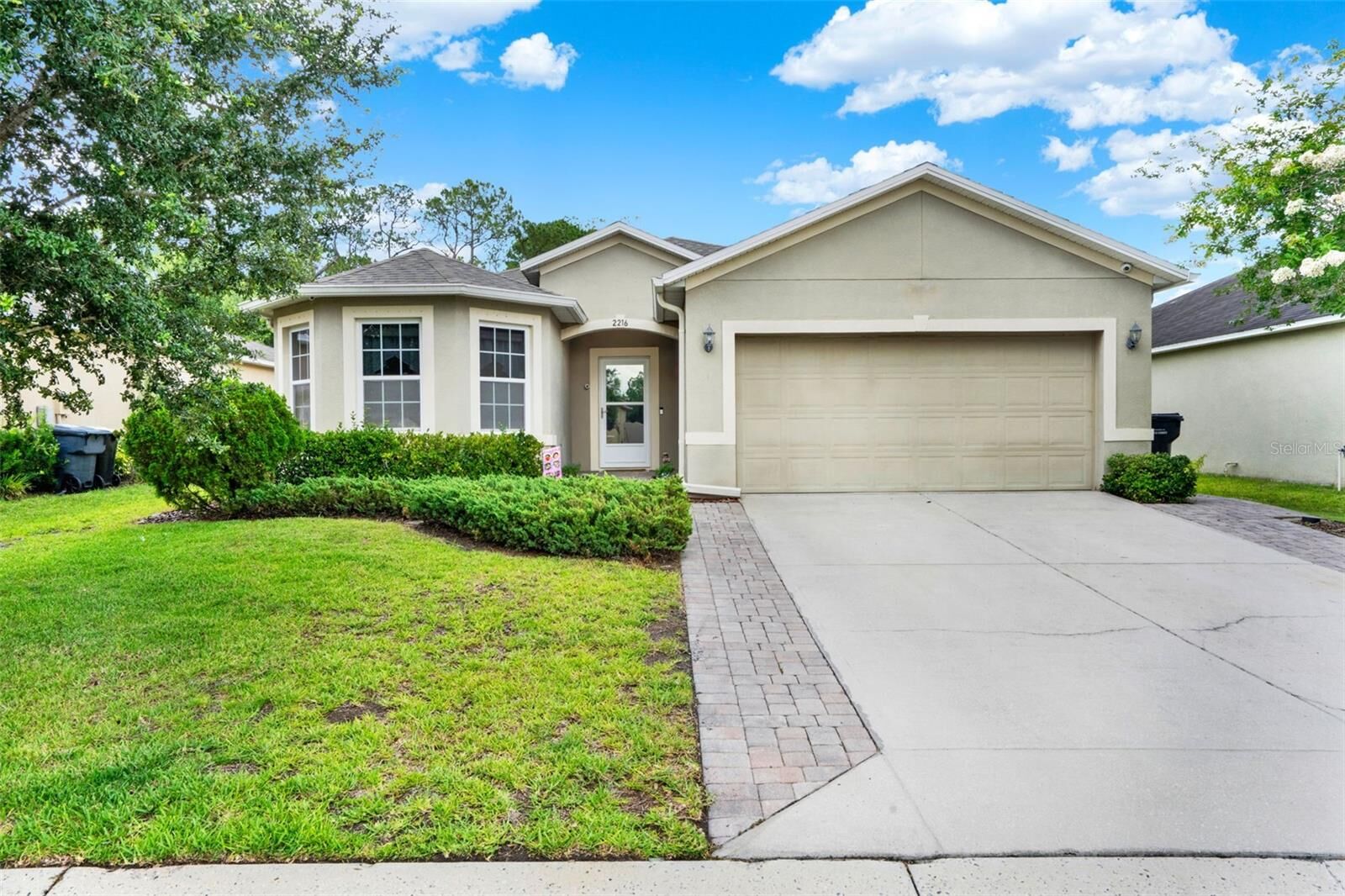 Property Photo: 2216 Sequoia Way FL 33896