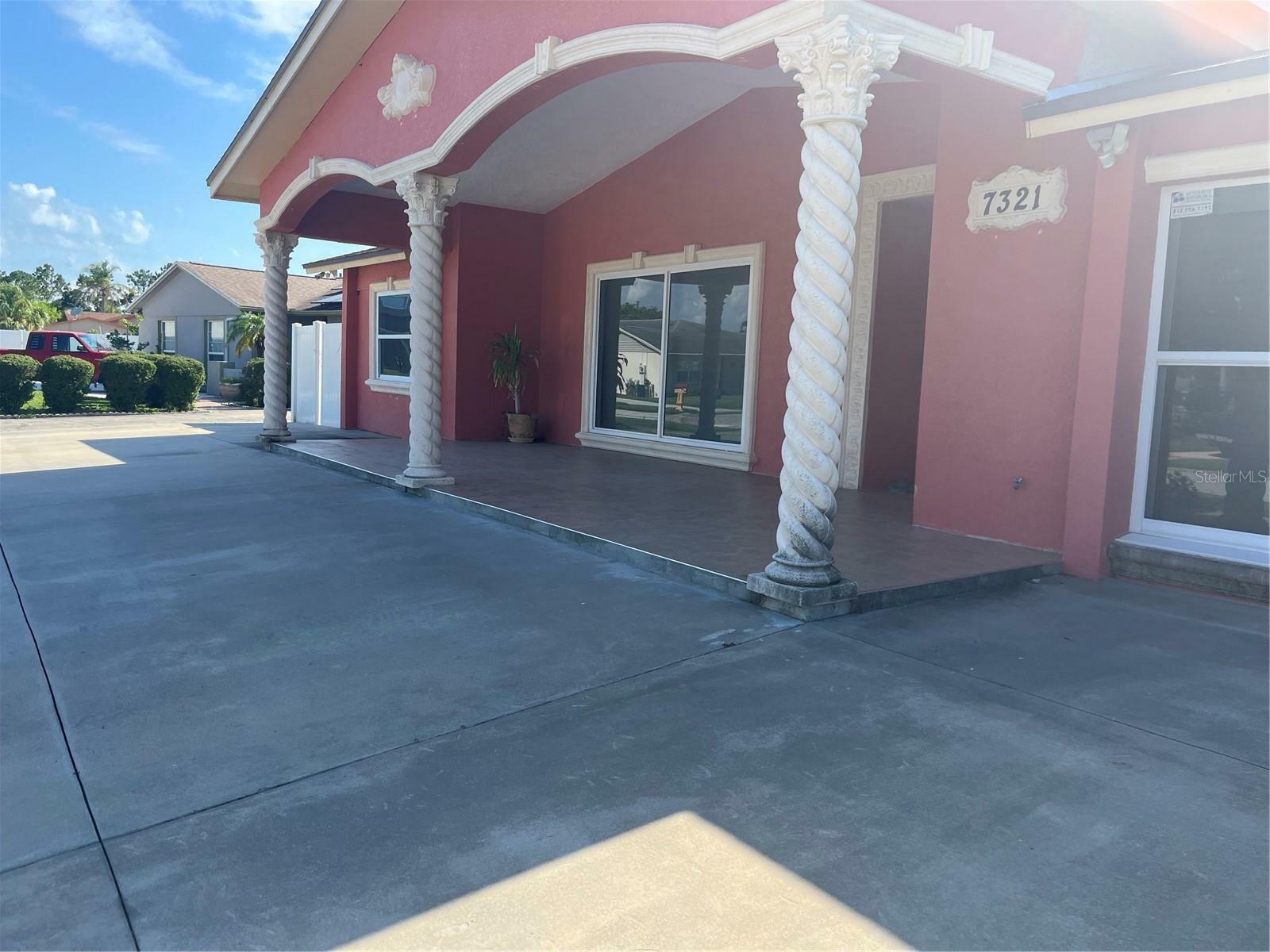 Property Photo: 7321 W Pocahontas Avenue FL 33634