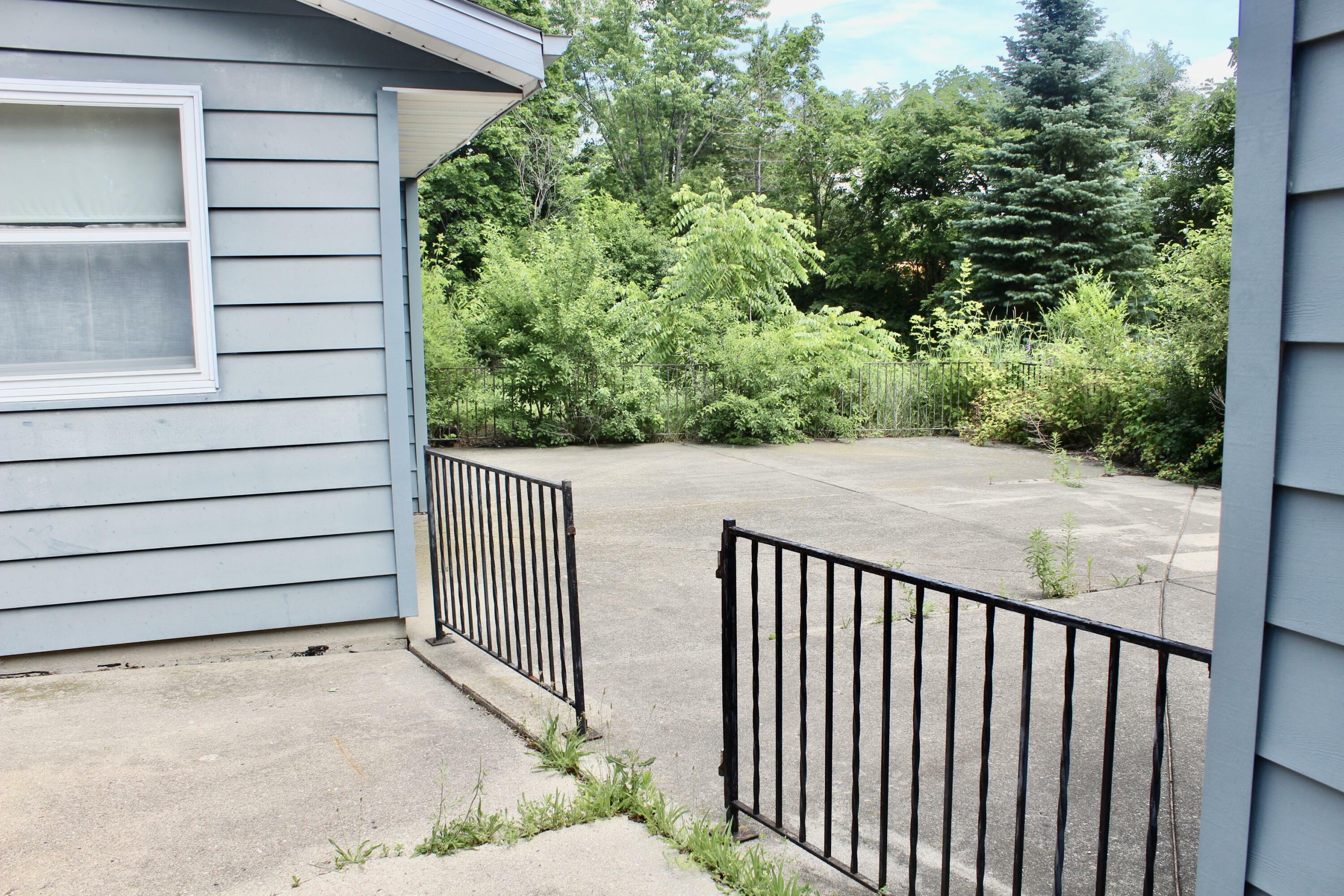 Property Photo:  W330s7820 Country Ln  WI 53149 