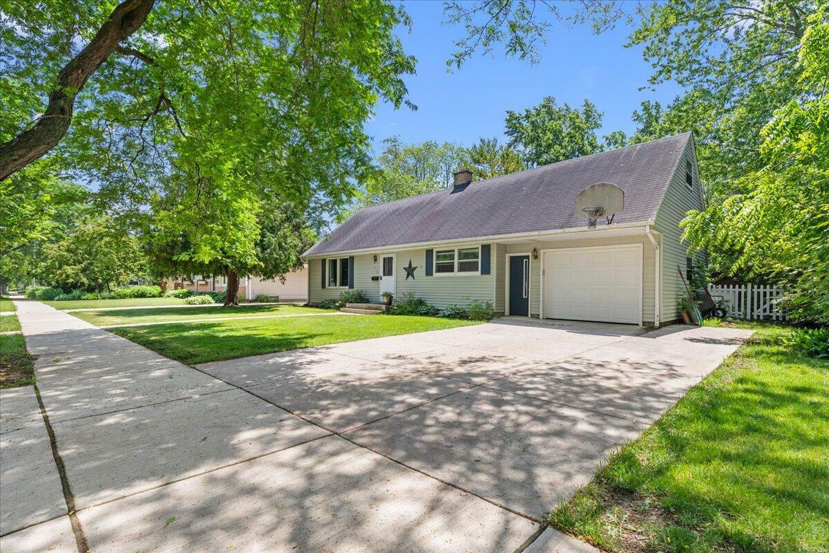 Property Photo: 419 W Monroe St WI 53074