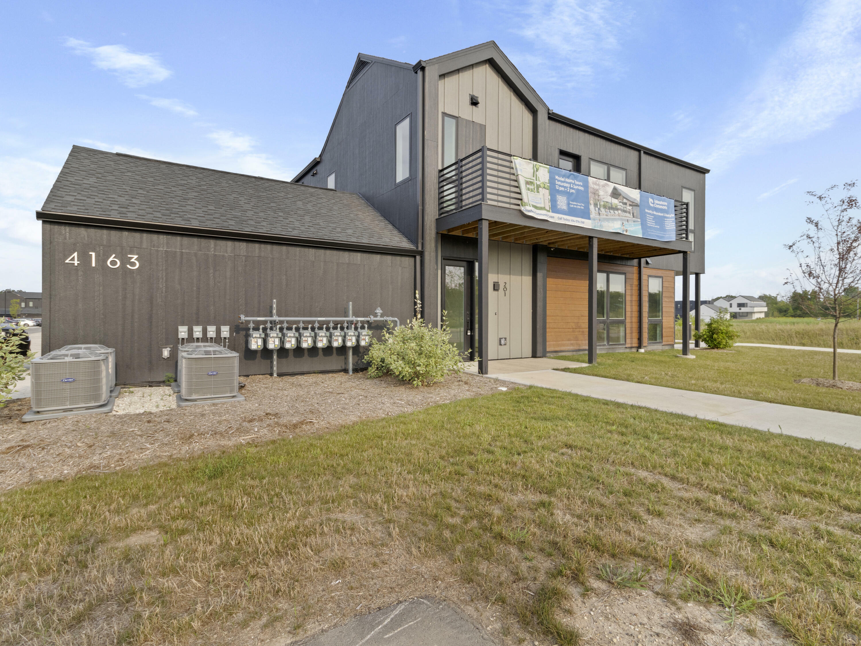 Property Photo: 4163 E Hemlock Dr 201 WI 53154