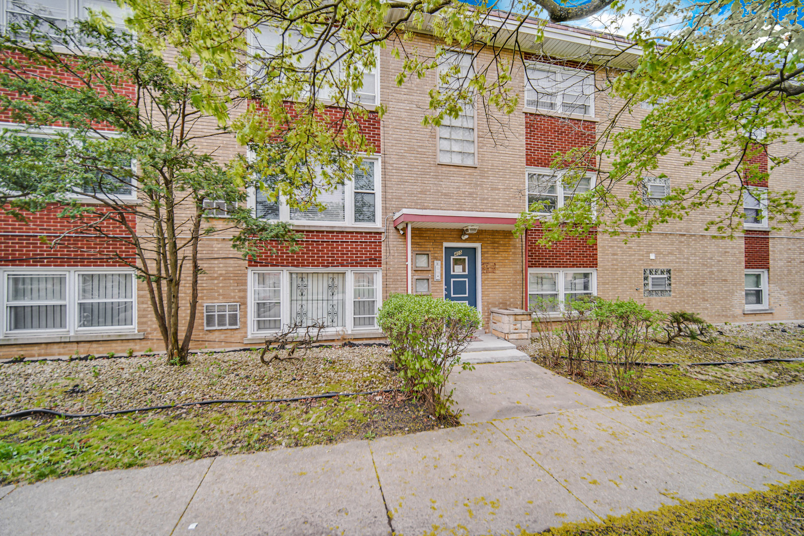 Property Photo:  405 E 109th Street 203  IL 60628 