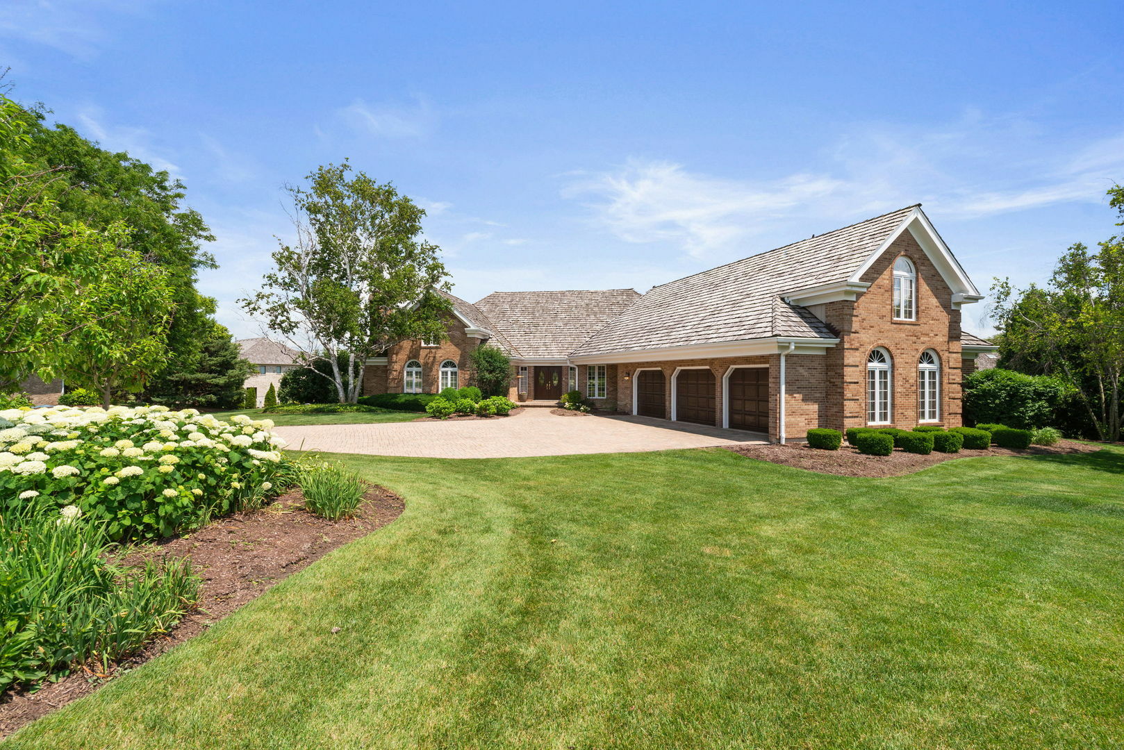 Property Photo: 1003 Midwest Club Parkway IL 60523