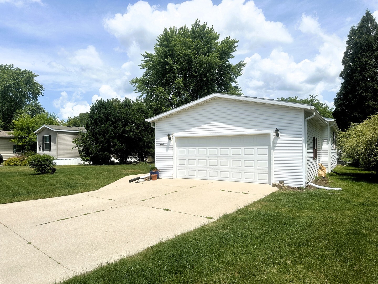 Property Photo: 600 Greenview Road IL 61008