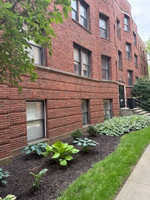 Property Photo: 4529 S Drexel Boulevard 1E IL 60653