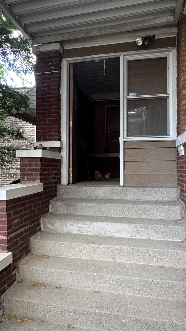 Property Photo: 5820 W 26th Street IL 60804