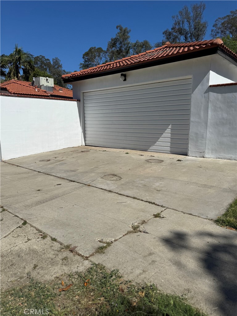 Property Photo:  5230 Seville Avenue  CA 91436 