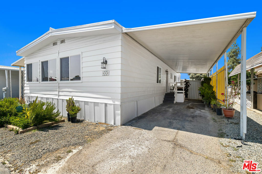 Property Photo: 725 W Thornton Avenue 35 CA 92543