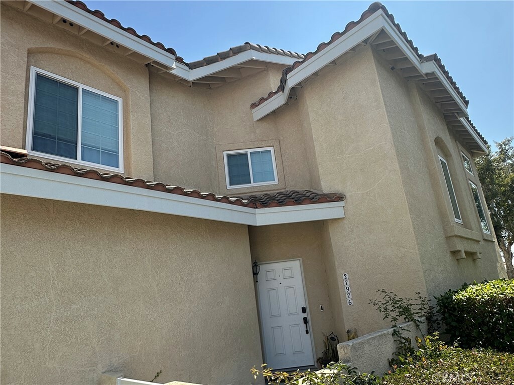 Property Photo: 27976 Via Moreno CA 92677