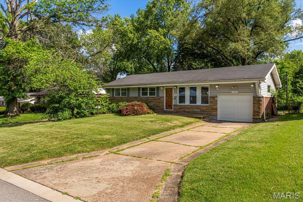 Property Photo: 2418 Castle Drive MO 63136