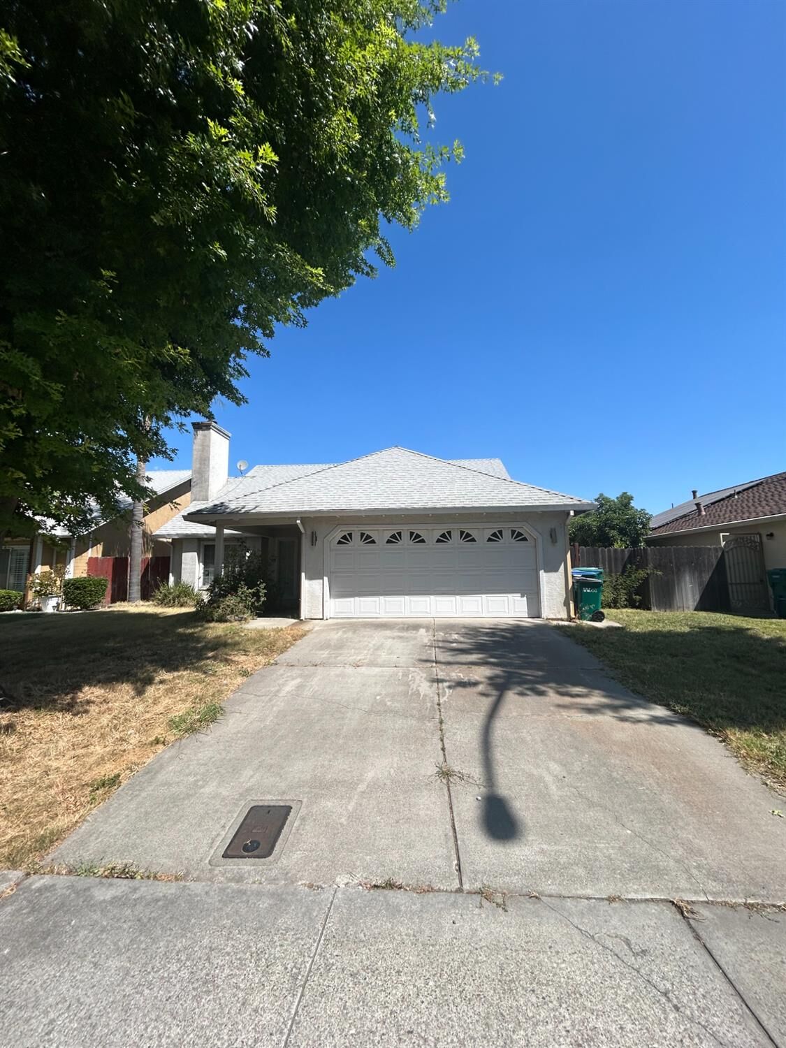 Property Photo:  2721 Winslow Way  CA 95210 
