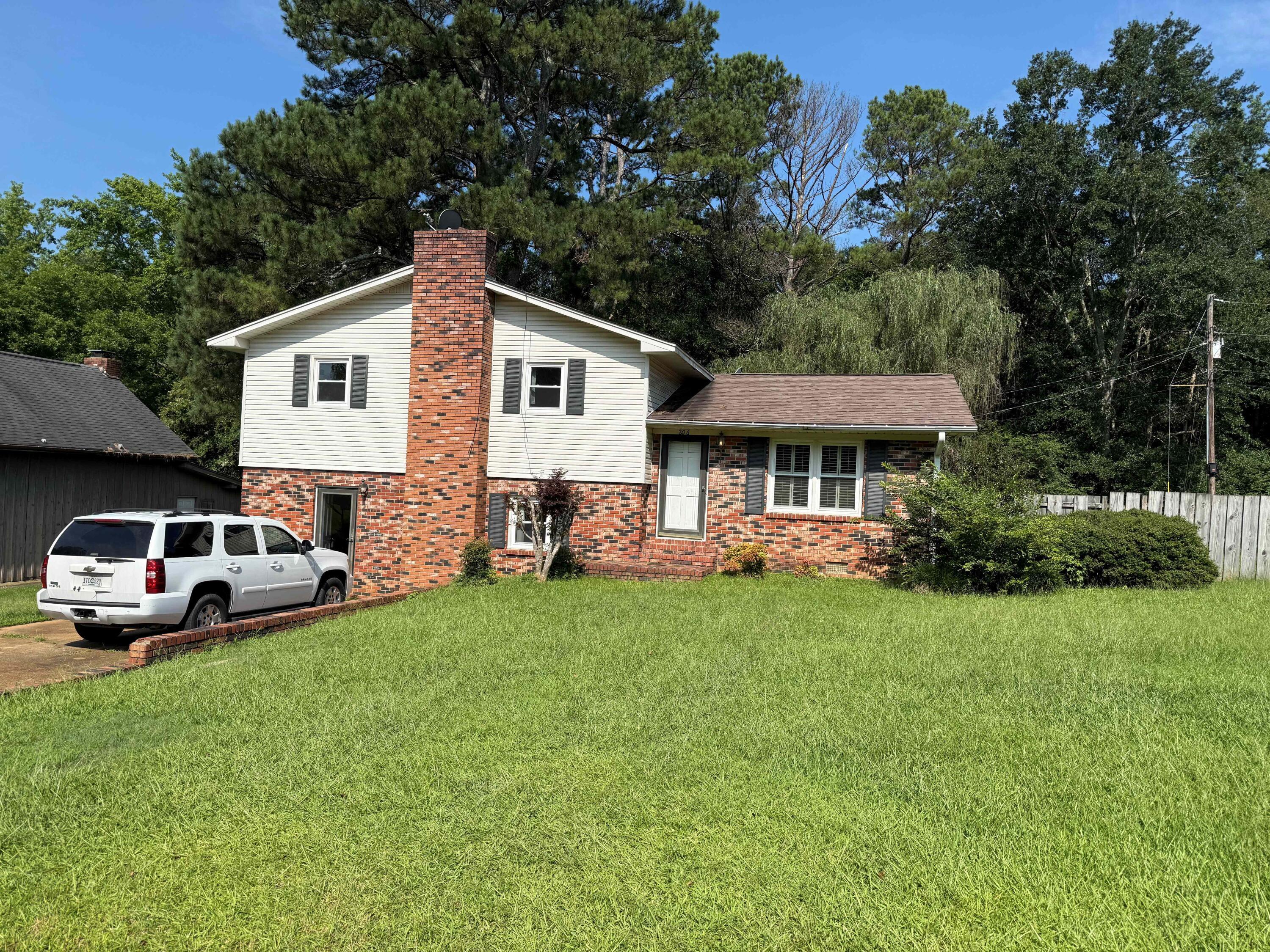 Property Photo:  206 Buena Vista Drive  MS 38843 