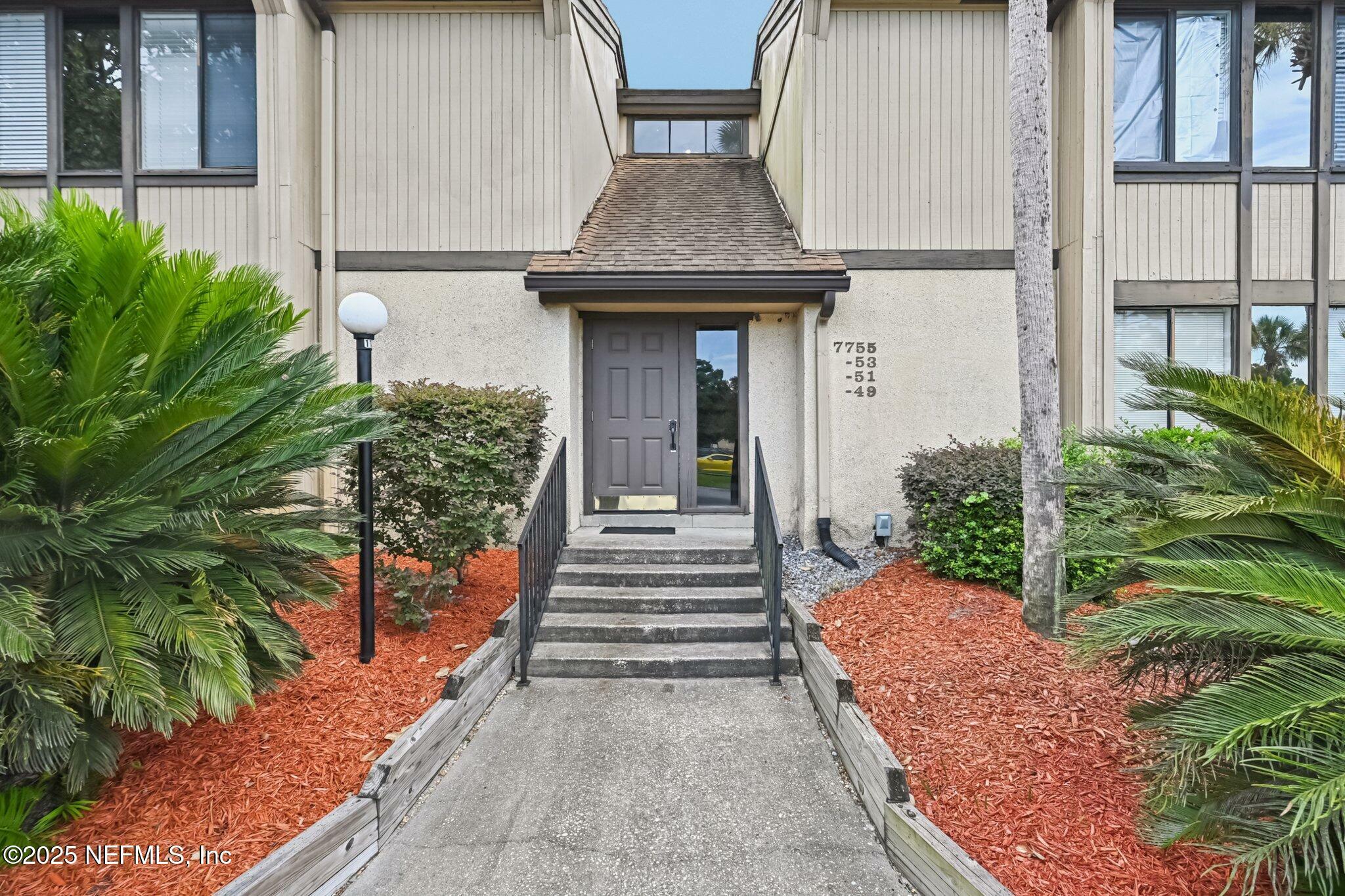 Property Photo: 7749 Las Palmas Way 138 FL 32256