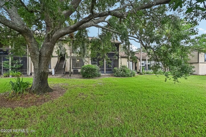 Property Photo: 7749 Las Palmas Way 138 FL 32256