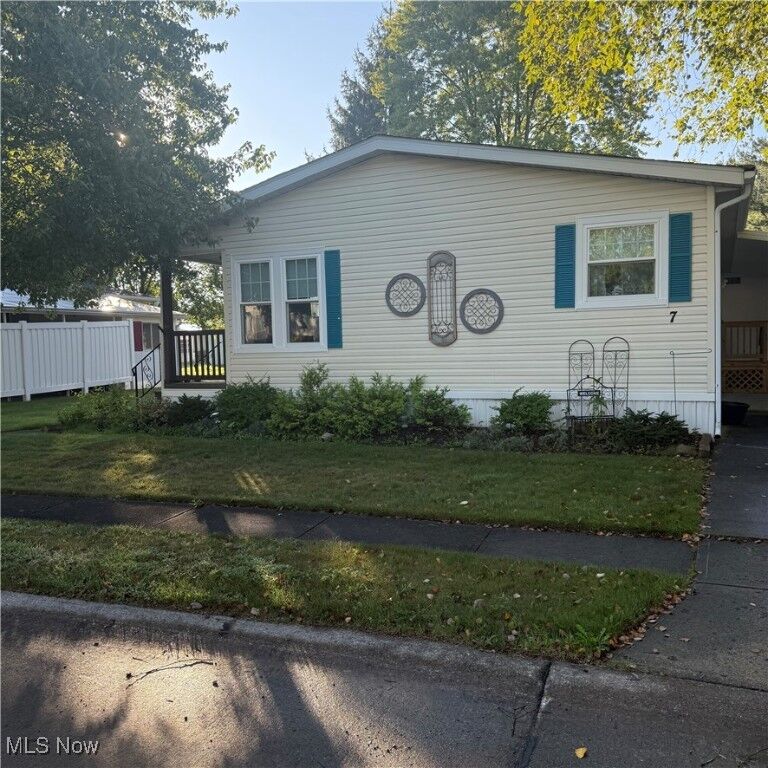 Property Photo: 7 Symphony Street OH 44138