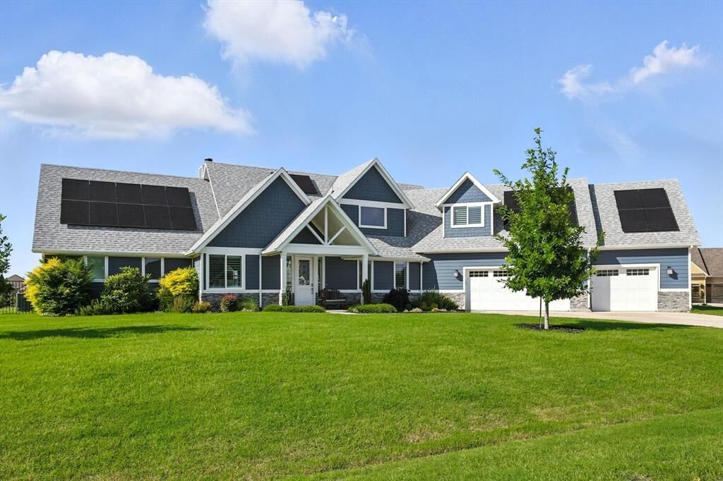 Property Photo: 1686 Freedom Court TX 75407