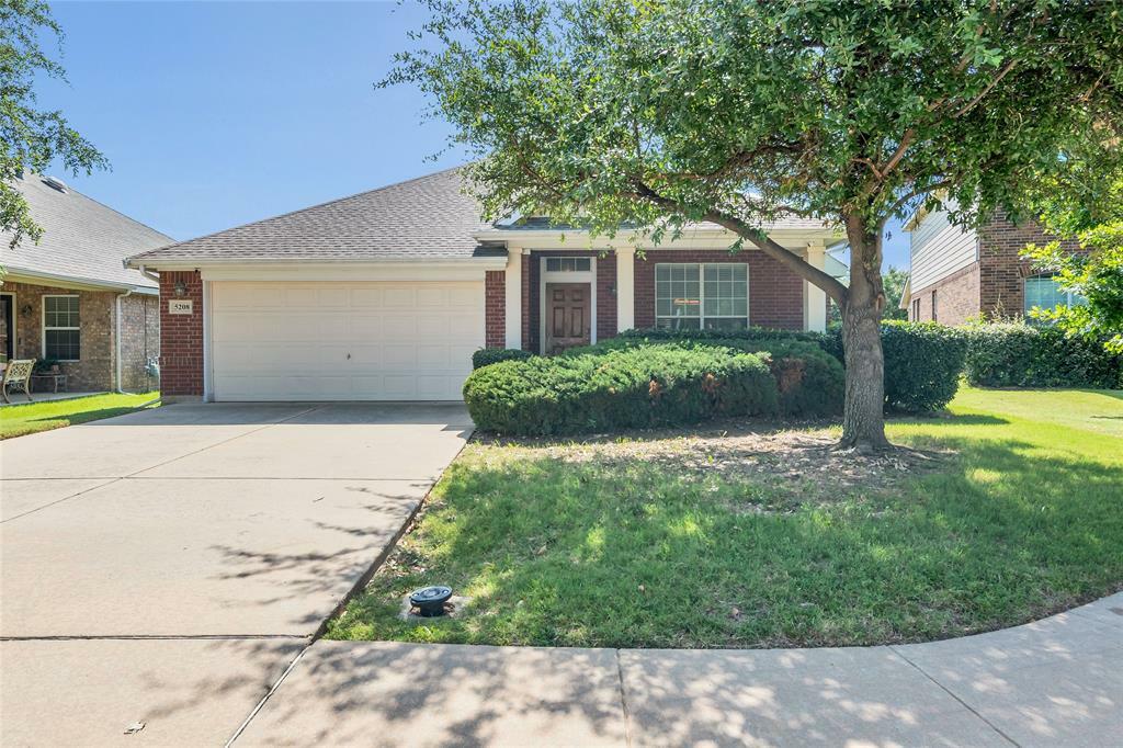 Property Photo: 5208 Gadsden Avenue TX 76244