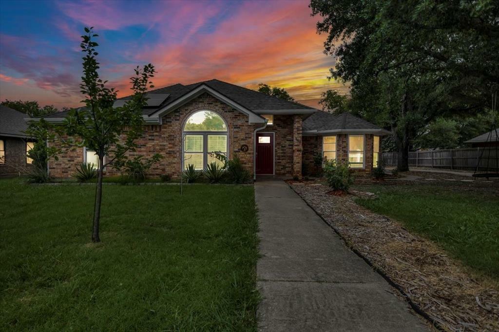 Property Photo:  315 Woodlawn St.  TX 76249 