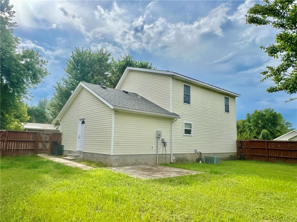 Property Photo: 701 Tharp Avenue AR 72638