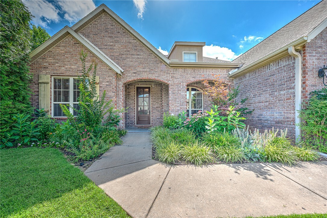 Property Photo: 6403 S 36th Street AR 72758