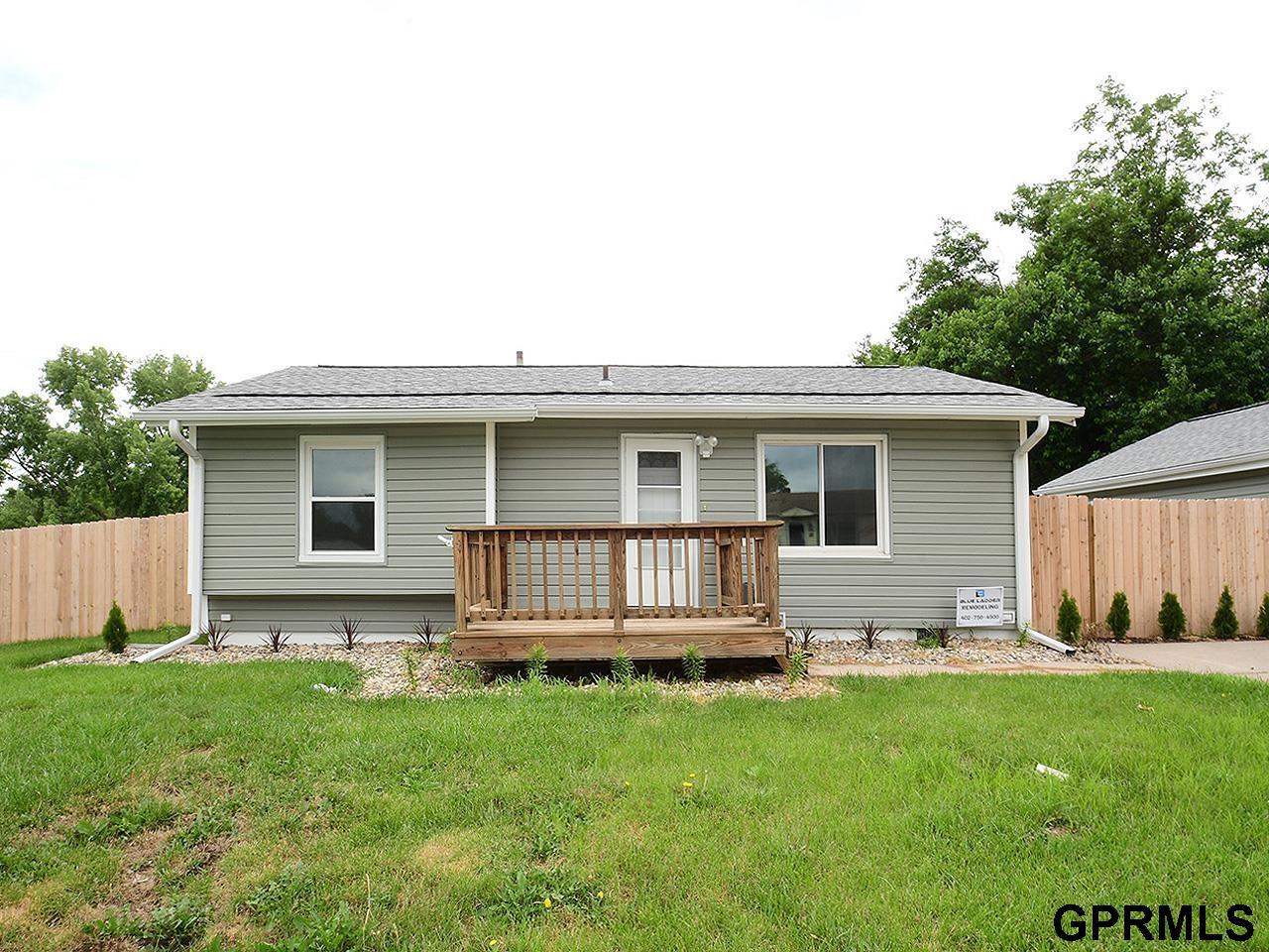 Property Photo: 7601 S 72nd Avenue NE 68128