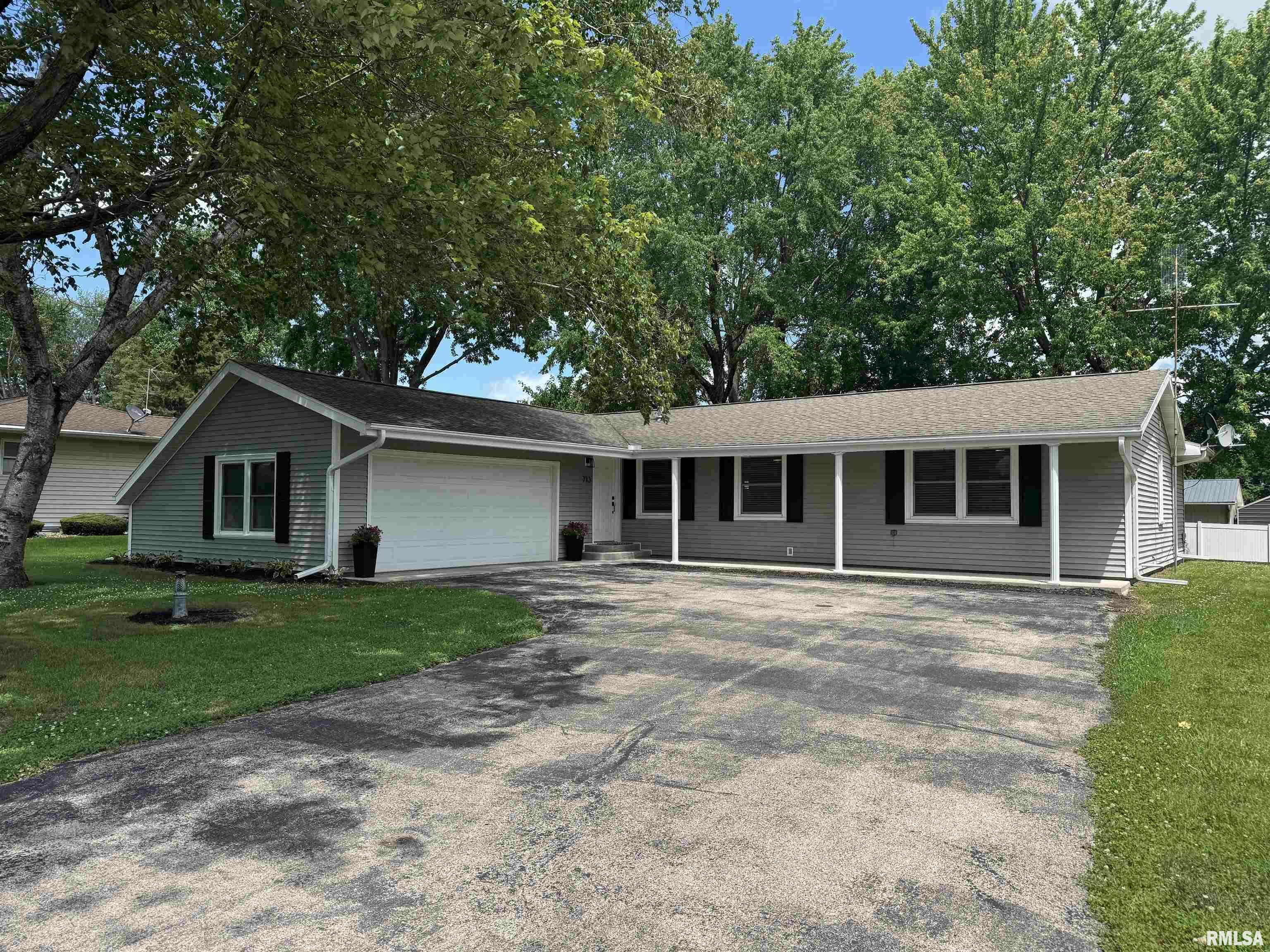 Property Photo: 713 Pleasant Drive IL 61448