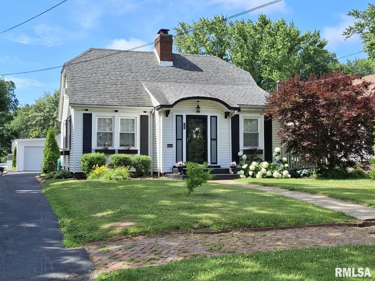 Property Photo: 244 W Chestnut Street IL 61520