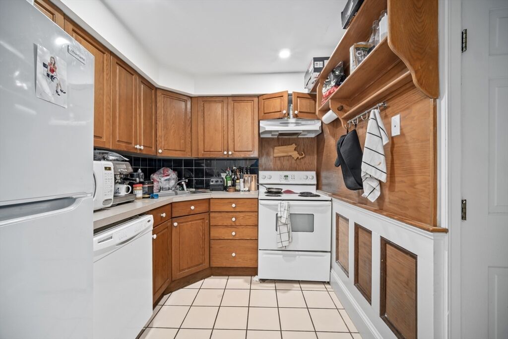 Property Photo: 163 W 2nd St 3 MA 02127