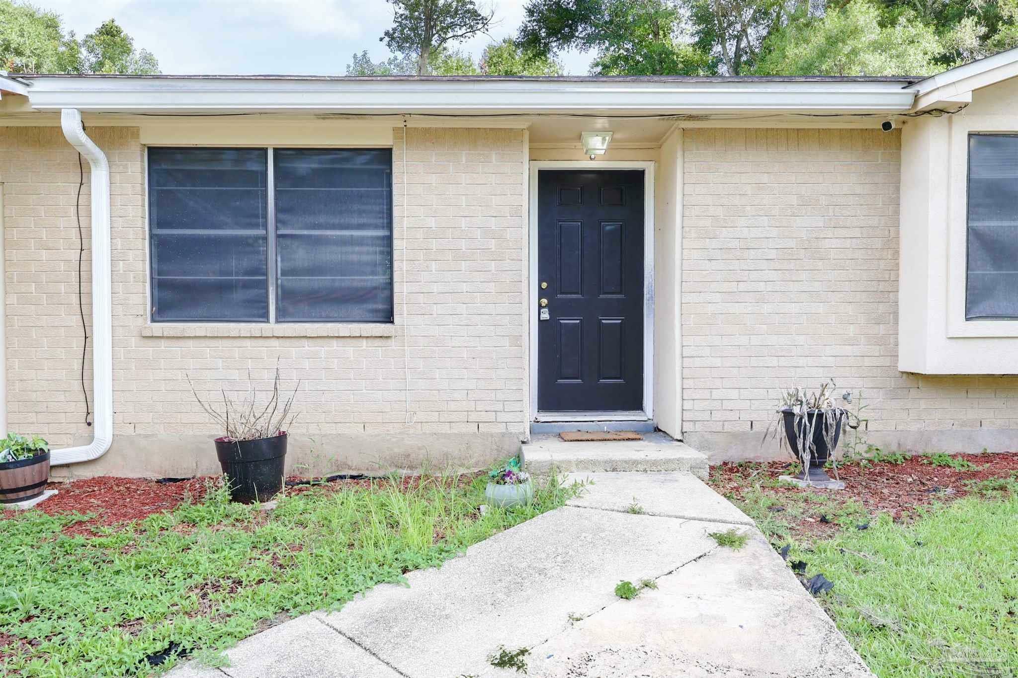 Property Photo: 203 Overlook Dr FL 32503