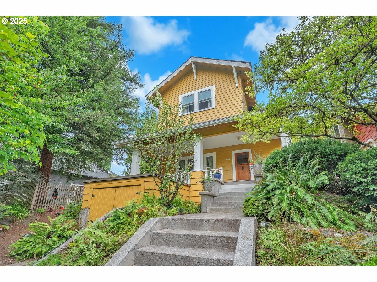 3374 SE Brooklyn St  Portland OR 97202 photo