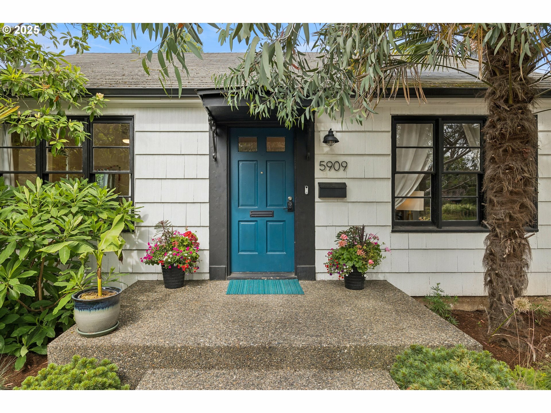 Property Photo: 5909 N Curtis Ave OR 97217