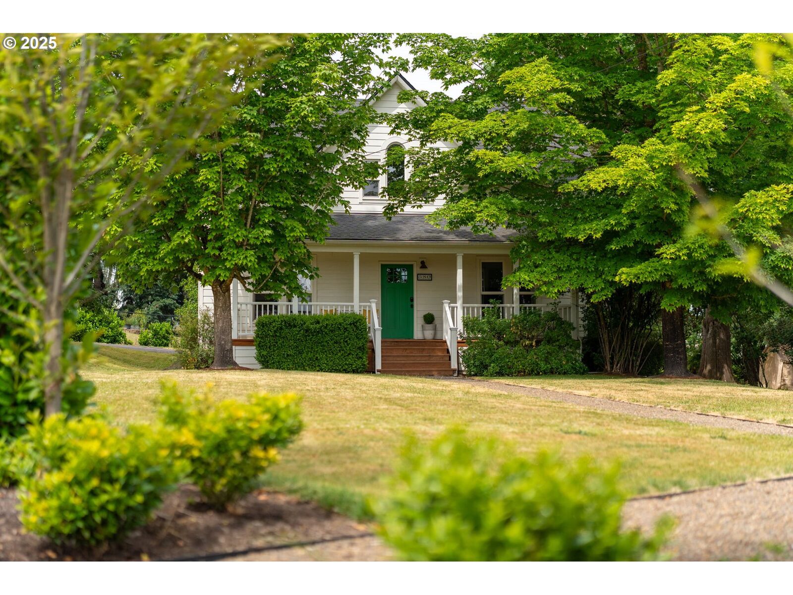 Property Photo: 580 SW 9th St OR 97115