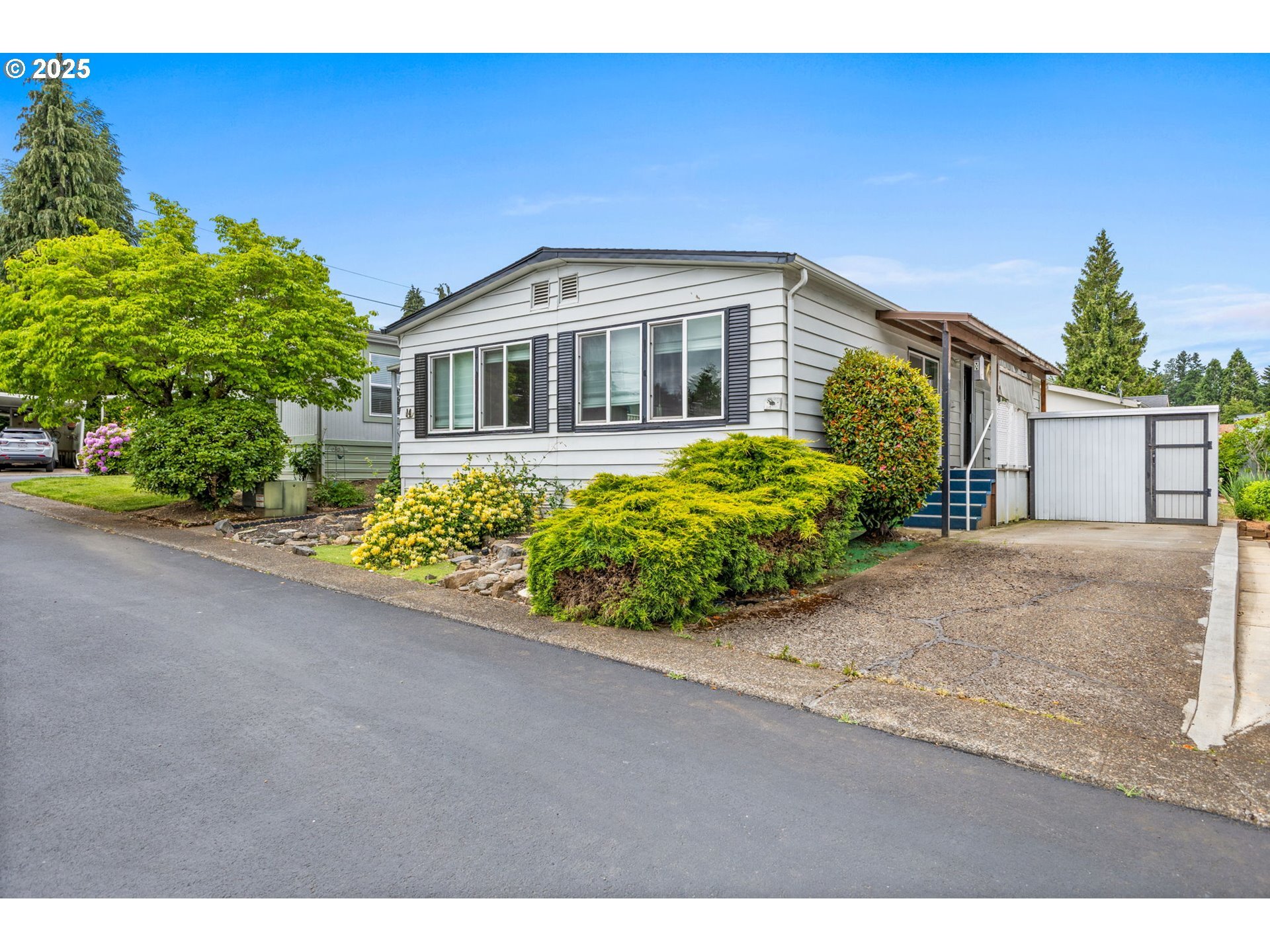 Property Photo: 4995 Sunnyside Rd 14 OR 97302