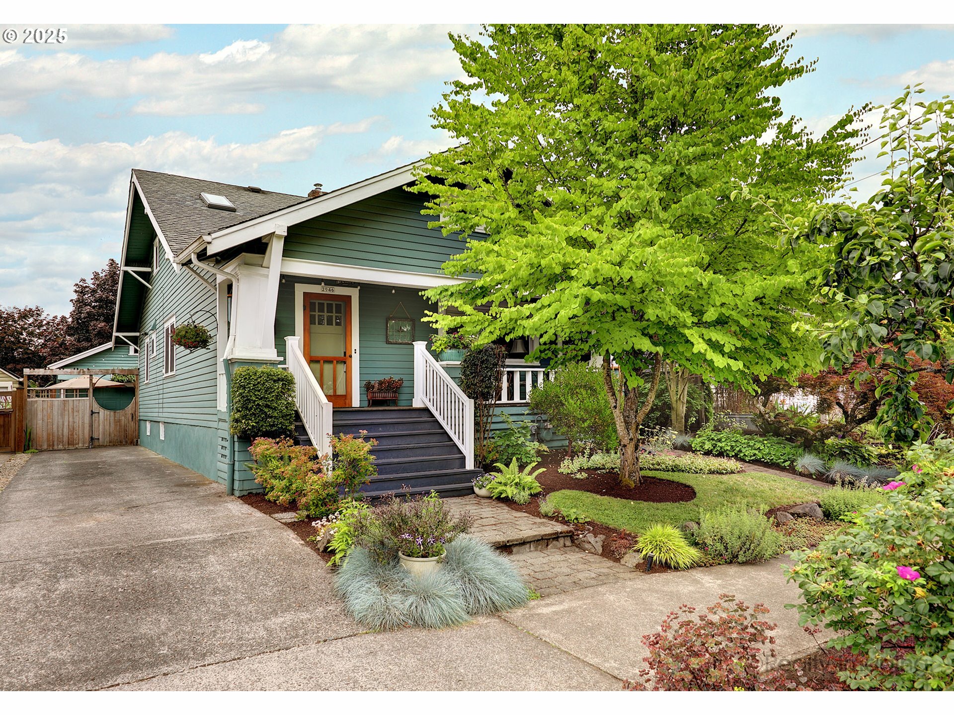Property Photo:  2946 NE 49th Ave  OR 97213 