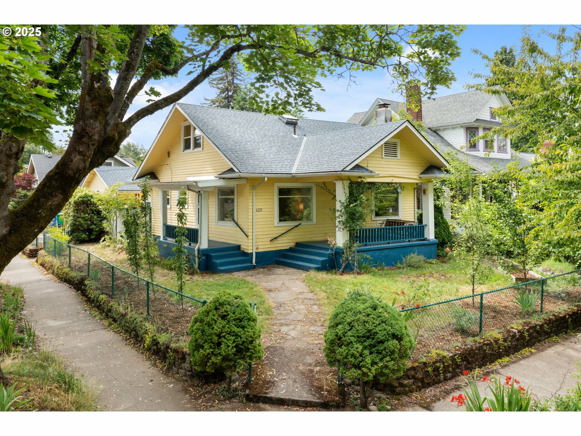 Property Photo: 6223 SE 19th Ave OR 97202