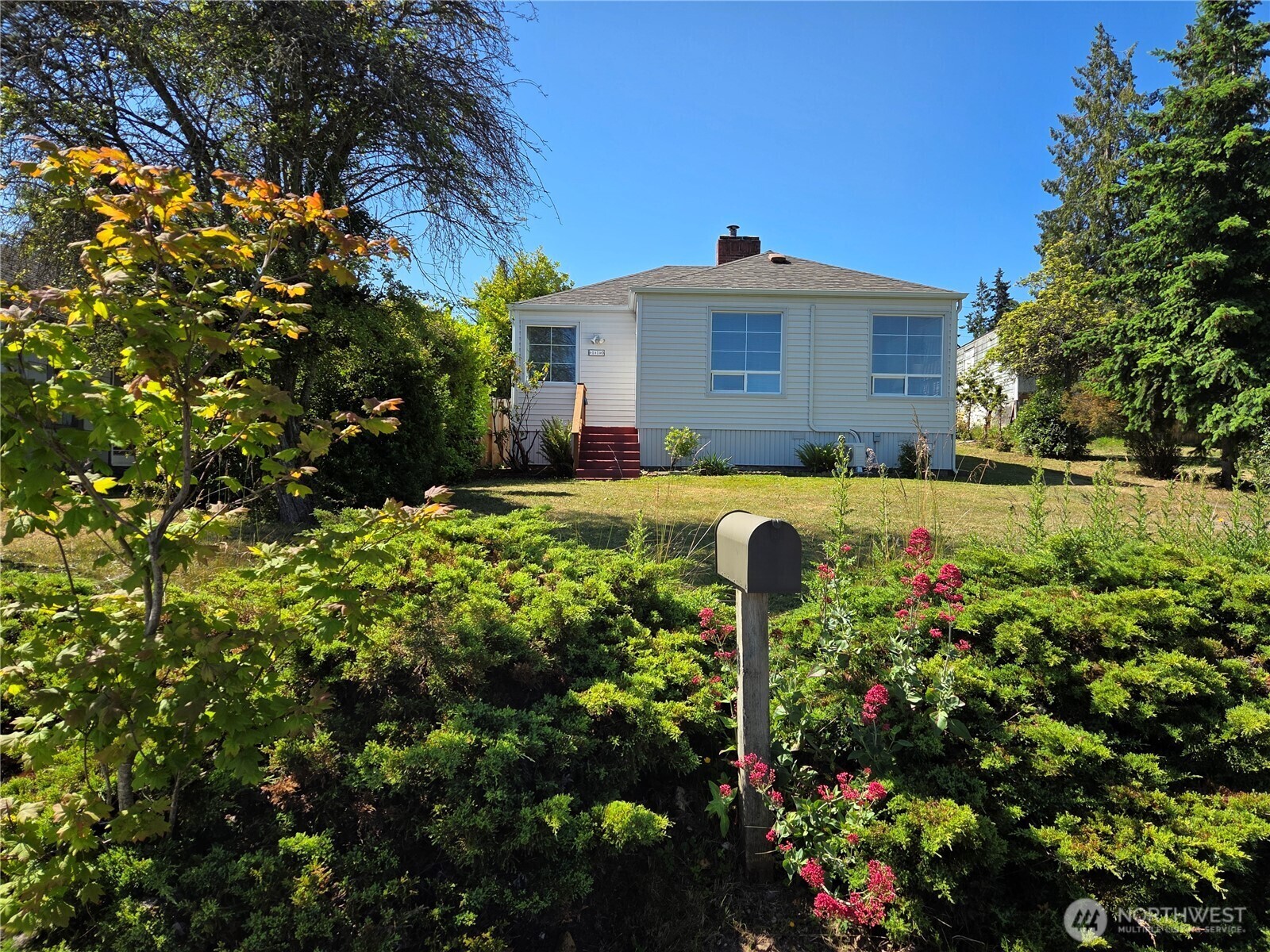Property Photo:  110 E Vashon Avenue  WA 98362 