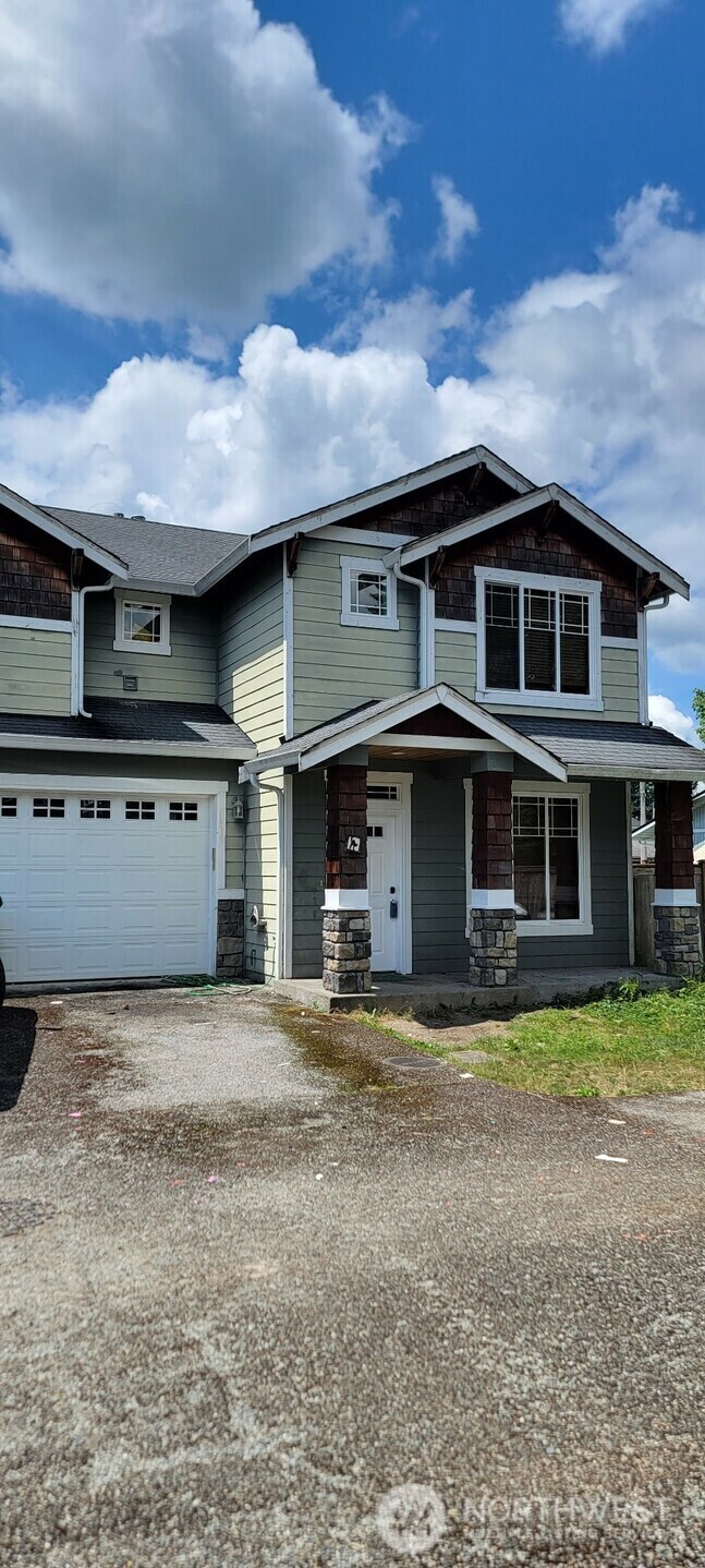 Property Photo: 701 Stratford Place WA 98294