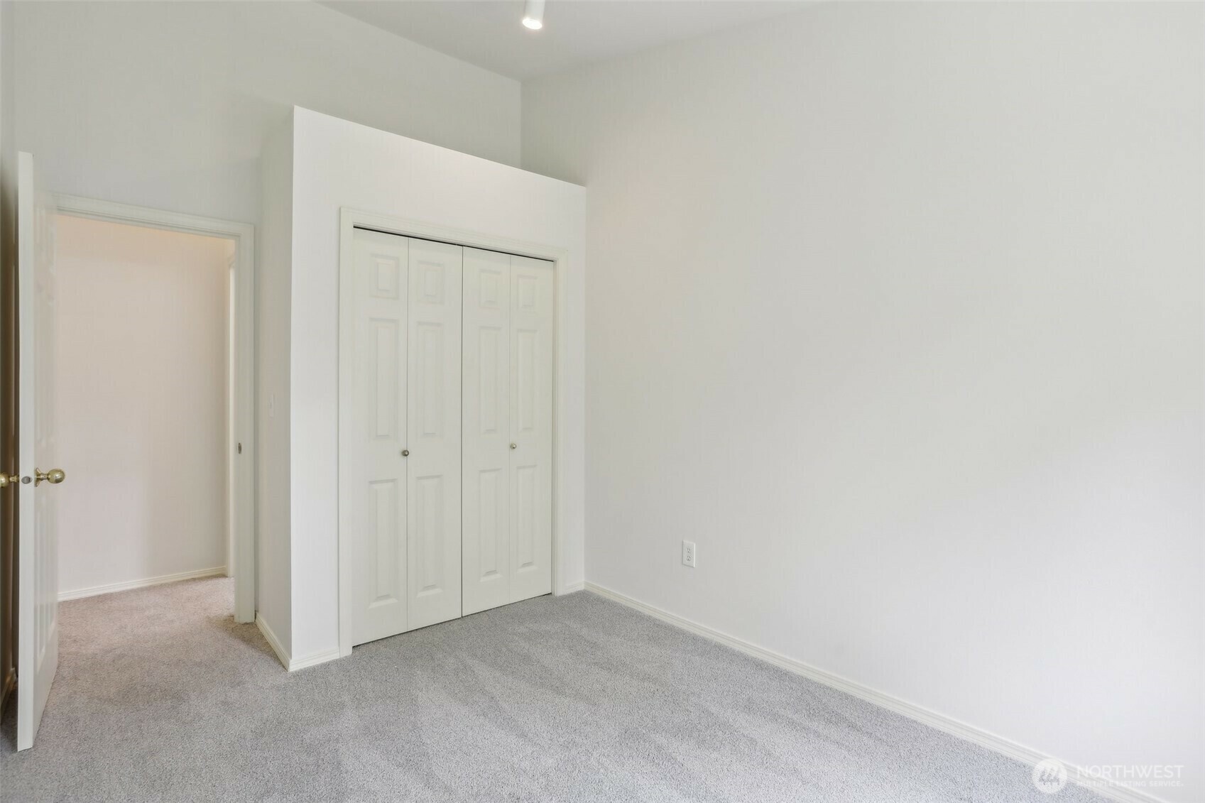 Property Photo: 21616 9th Avenue SE C-105 WA 98021