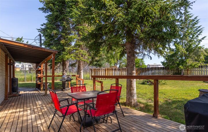 Property Photo:  605 W Ash Street  WA 98858 