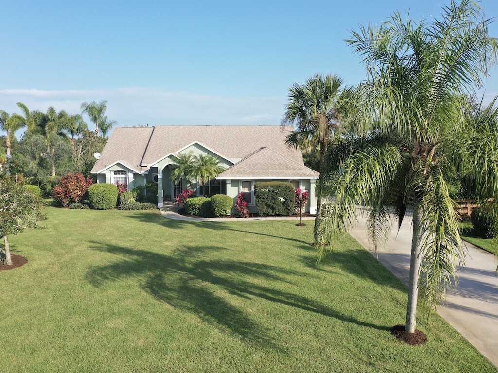 Property Photo: 1517 Eagles Circle FL 32958
