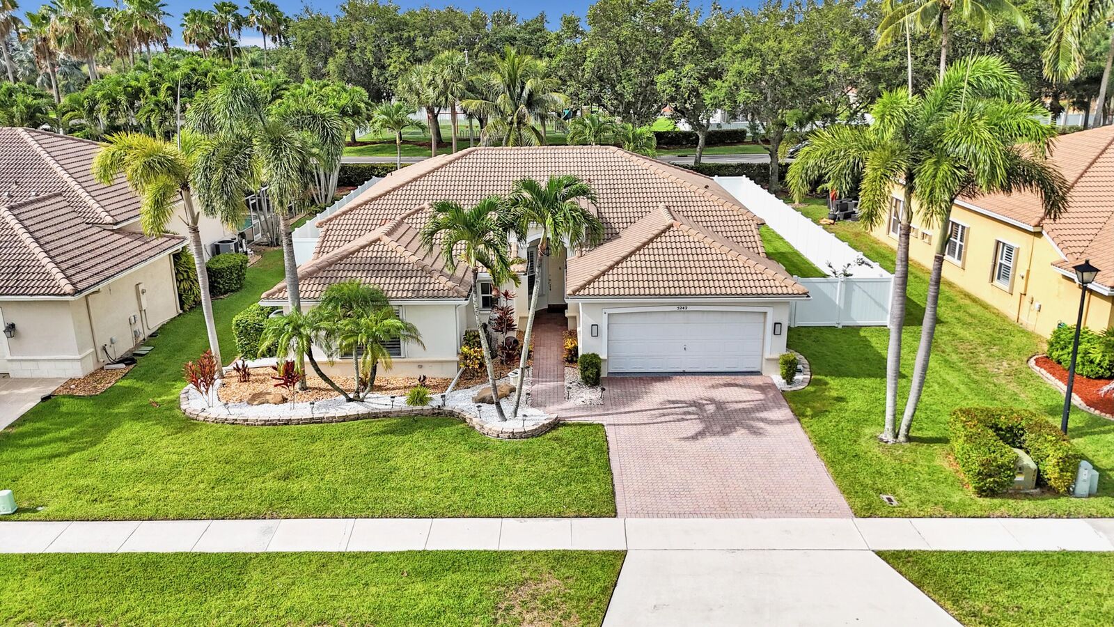 Property Photo:  5242 Indianwood Village Lane  FL 33463 