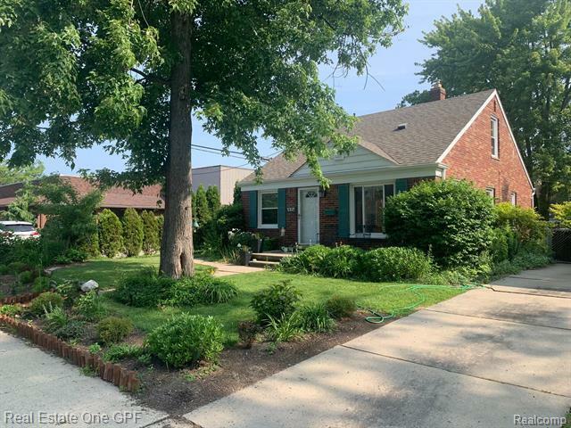 2368 Stanhope Street  Grosse Pointe Woods MI 48236 photo