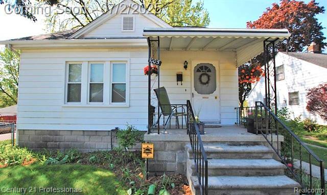 Property Photo:  1005 Albany Street  MI 48220 