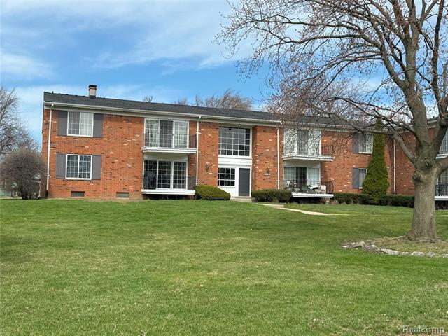 Property Photo:  458 Fox Hills Drive N 8  MI 48304 
