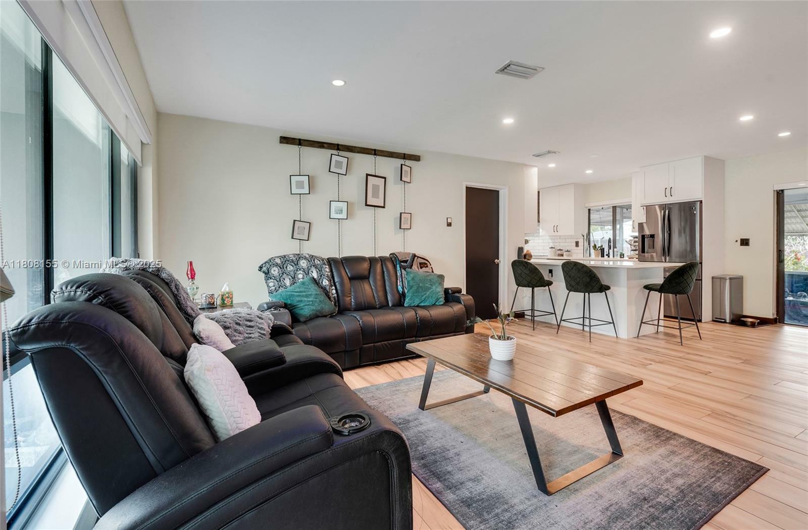 Property Photo:  2015 N Park Rd  FL 33021 