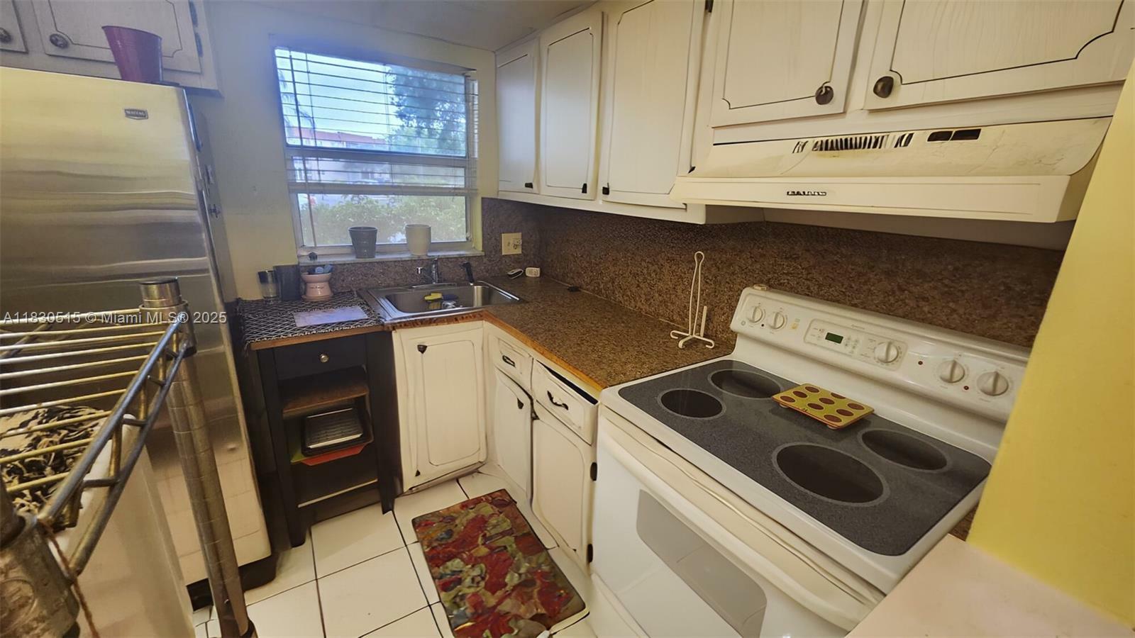 Property Photo: 8861 Sunrise Lakes Blvd 106 FL 33322