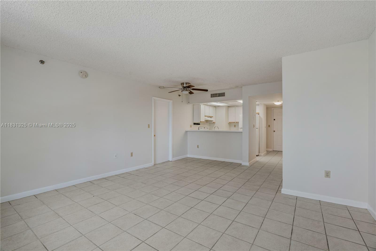 Property Photo: 540 Brickell Key Dr 718 FL 33131