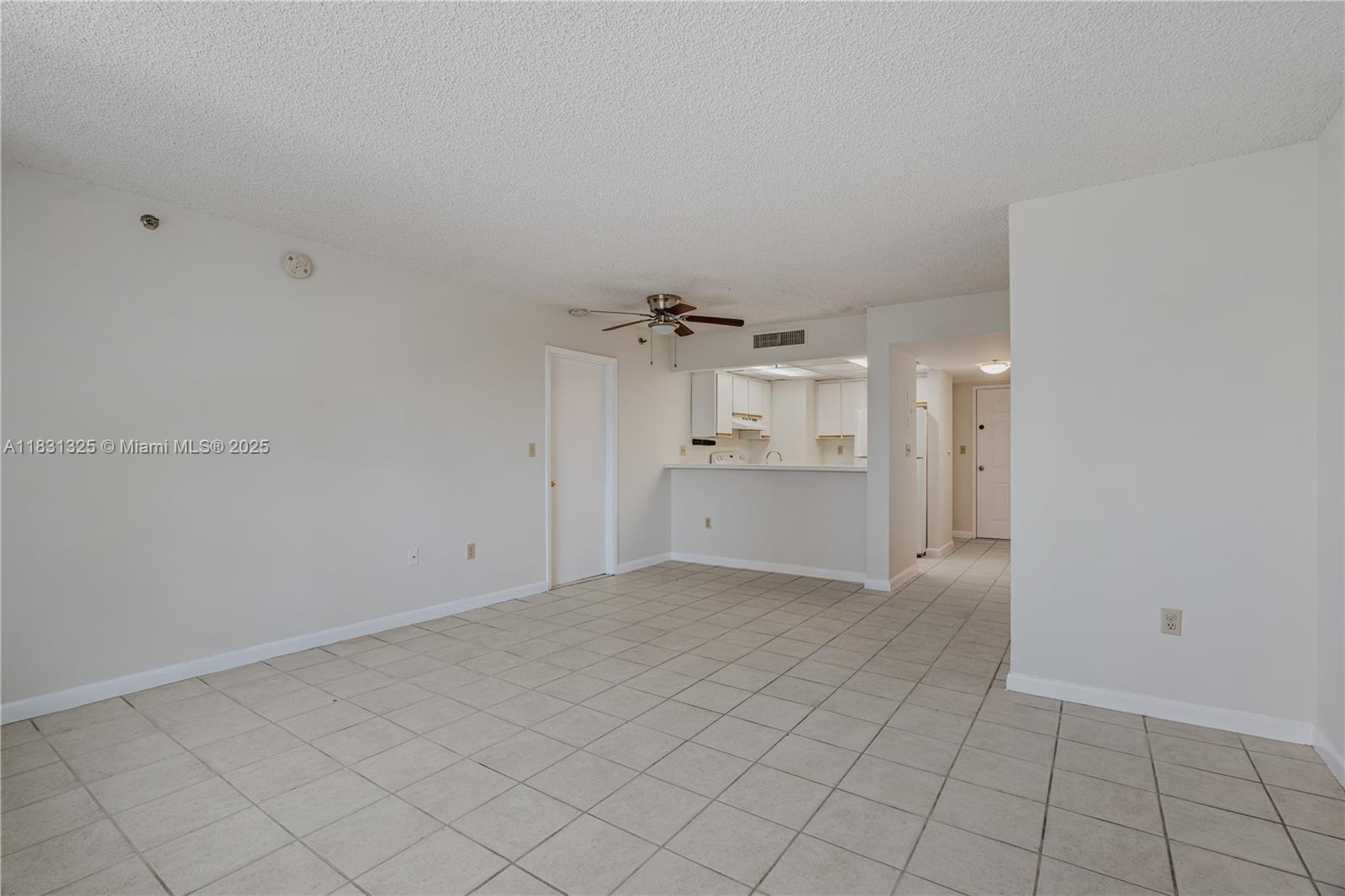 Property Photo: 540 Brickell Key Dr 718 FL 33131