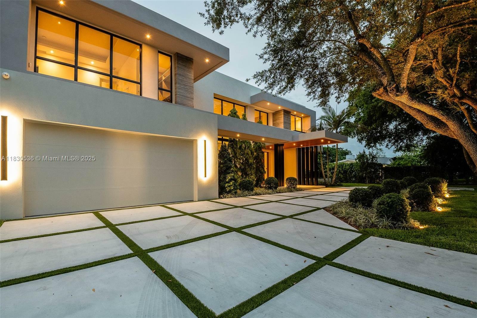 Property Photo: 13075 SW 82nd Ct FL 33156
