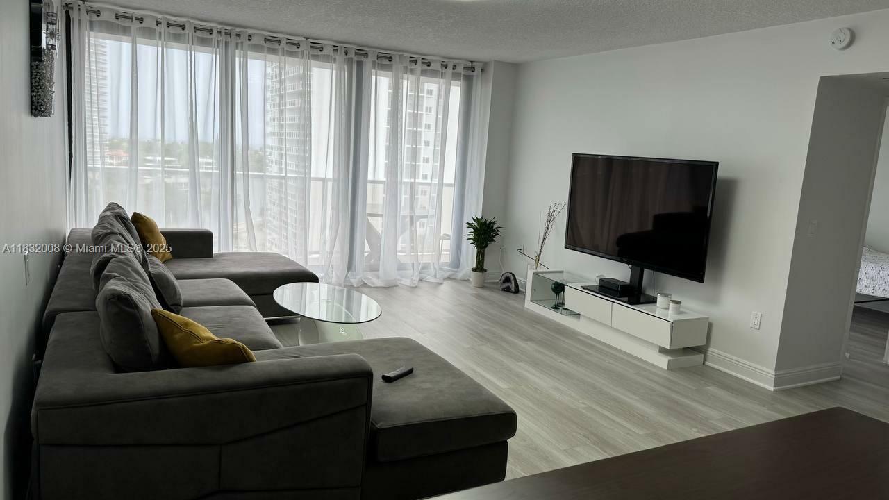 Property Photo: 3731 Country Club 921 FL 33180
